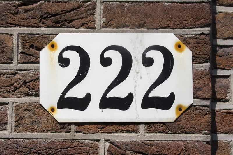 Nummer 222 an der Hauswand