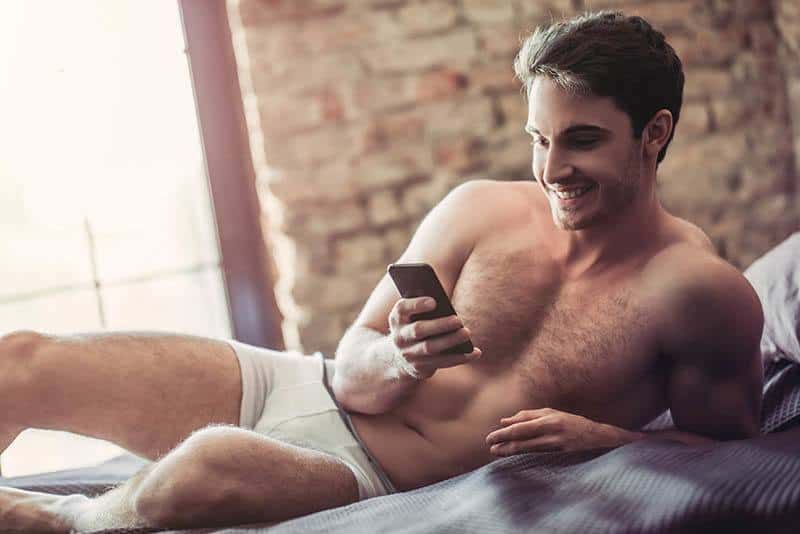 Wie können Sie erkennen, ob ein Mann Sie mag: 20 SMS-Werbegeschenke