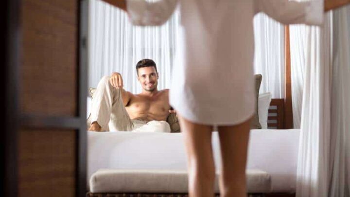Männer enthüllen: 7 umwerfende Tipps, um einen Mann im Bett vollkommen zu befriedigen