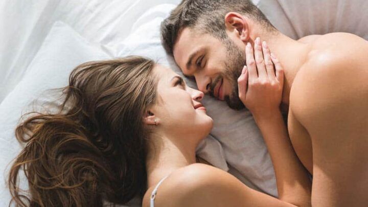 Kissengespräch: 45 Fragen, die Sie Ihrem Partner im Bett stellen sollten