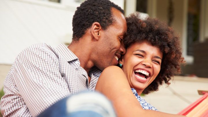 Sei mit jemandem zusammen, der dich glücklich macht: 9 Eigenschaften, auf die du achten solltest