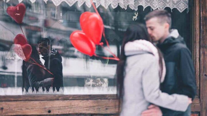 11 Dating-Gewohnheiten der alten Schule, die wir unbedingt wieder zum Leben erwecken sollten
