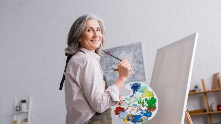 50 Hobbys für Frauen über 50: Bewegen, gestalten, gedeihen