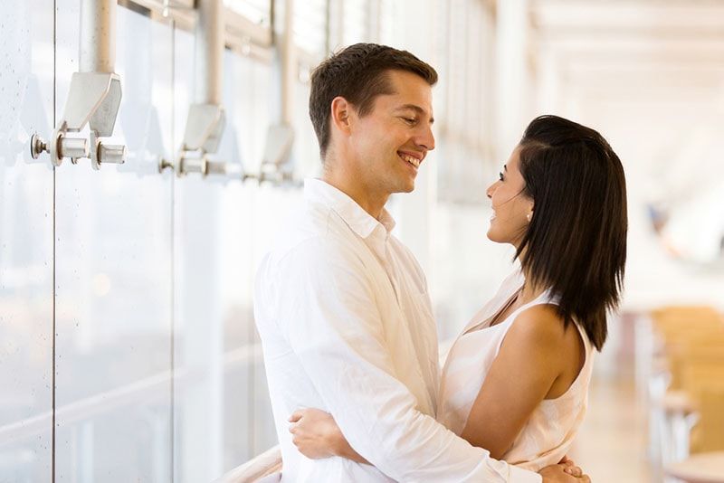 8 Möglichkeiten, eine tiefere emotionale Verbindung zu Ihrem Mann herzustellen