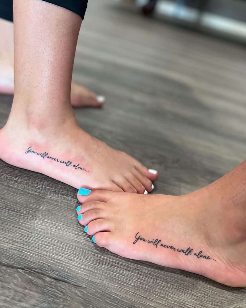 Süßes Fuß-Zitat-Tattoo für beste Freunde