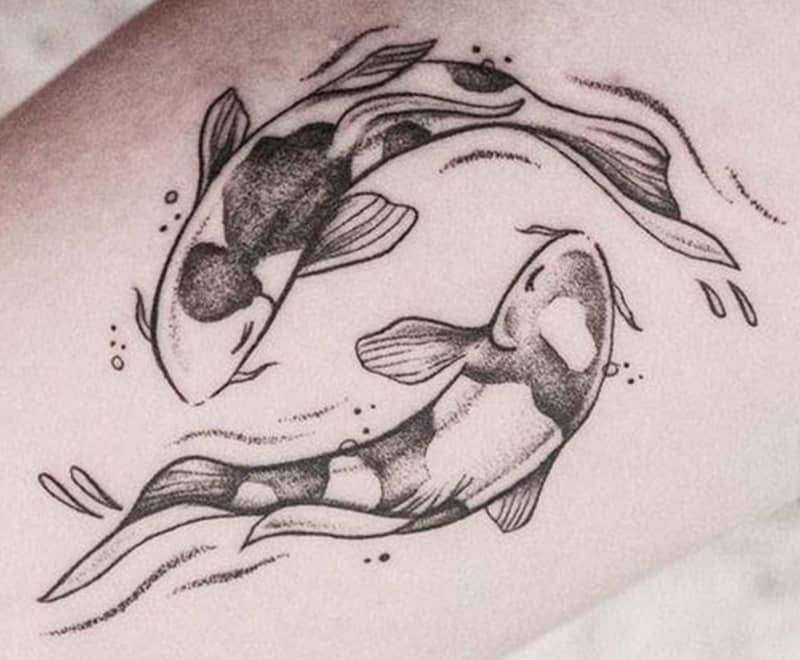 bleistiftgezeichnet aussehendes Tattoo von Fischen